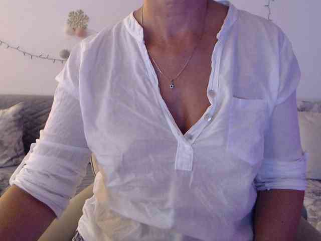 goodSnowQueen webcam