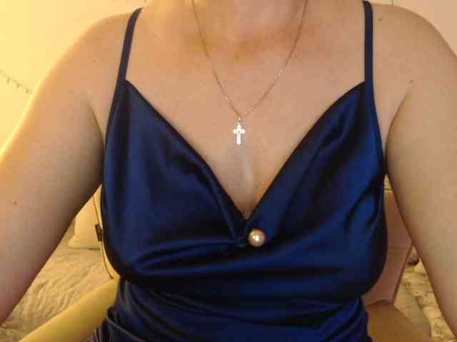 goodSnowQueen webcam