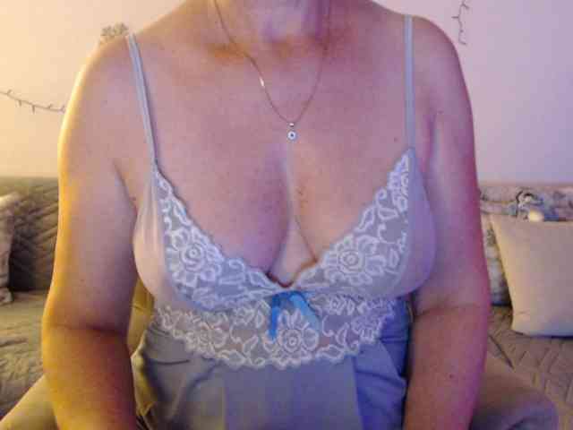 goodSnowQueen webcam