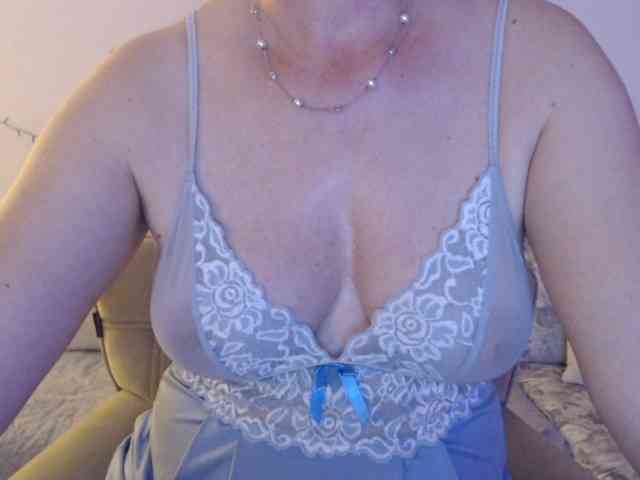 goodSnowQueen webcam