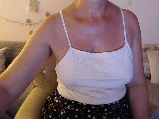 goodSnowQueen webcam