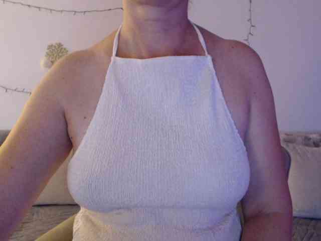 goodSnowQueen webcam
