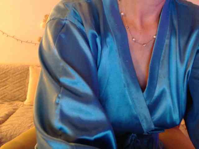 goodSnowQueen webcam