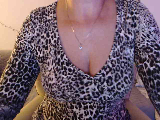 goodSnowQueen webcam