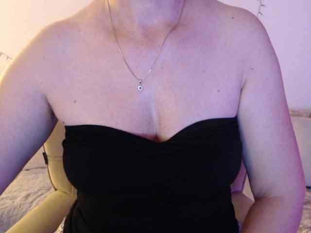 goodSnowQueen webcam