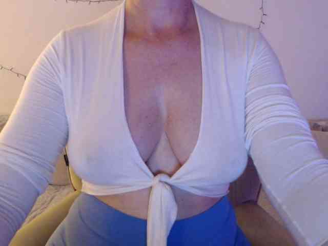 goodSnowQueen webcam