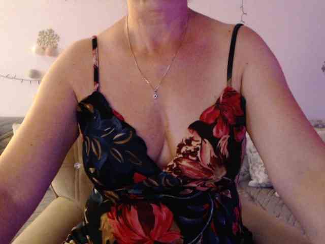 goodSnowQueen webcam