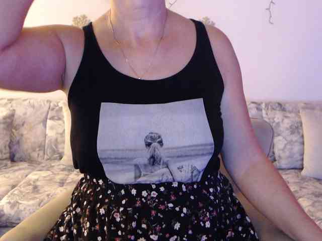 goodSnowQueen webcam