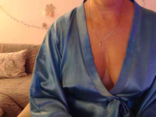 goodSnowQueen webcam
