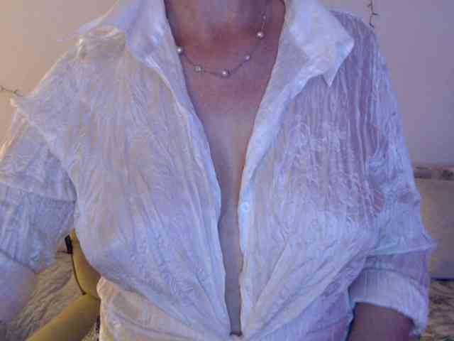 goodSnowQueen webcam