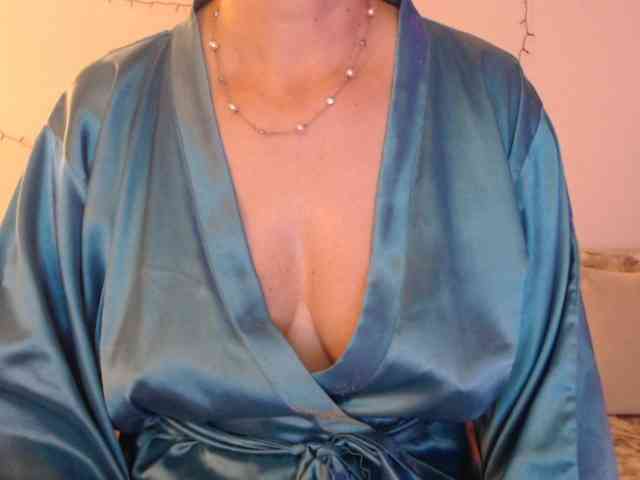 goodSnowQueen webcam