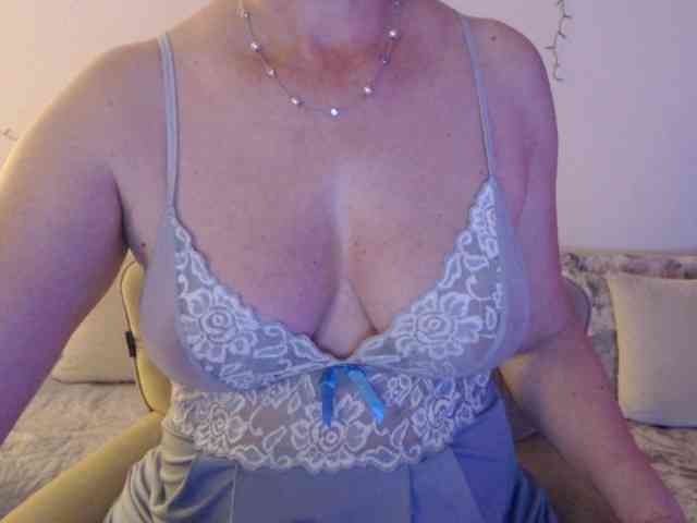 goodSnowQueen webcam