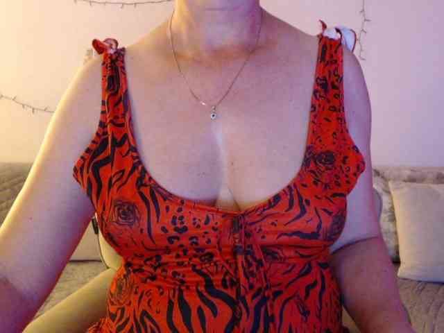 goodSnowQueen webcam
