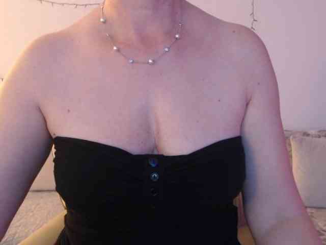 goodSnowQueen webcam