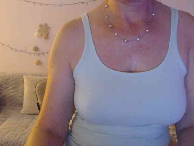 goodSnowQueen webcam