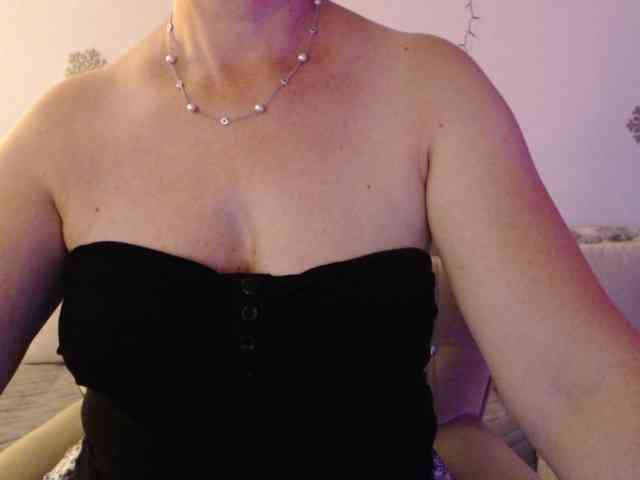 goodSnowQueen webcam