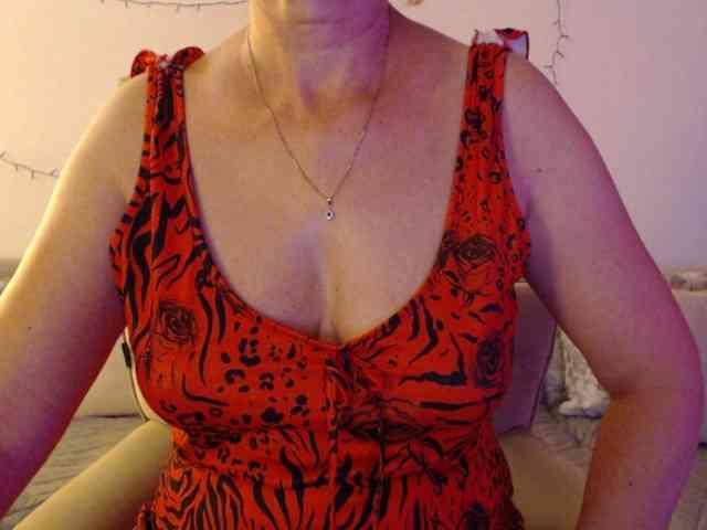 goodSnowQueen webcam
