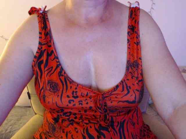 goodSnowQueen webcam
