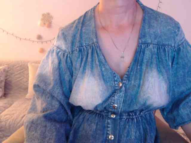 goodSnowQueen webcam