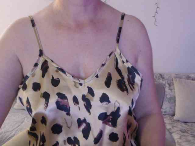 goodSnowQueen webcam