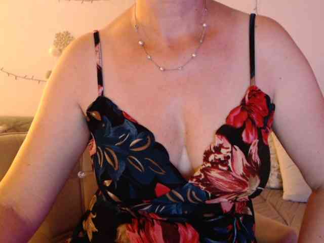 goodSnowQueen webcam