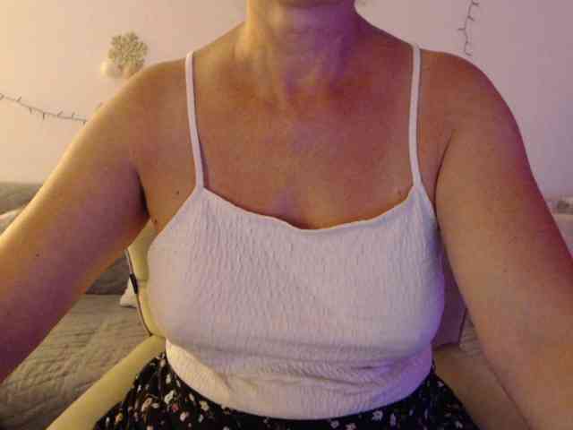 goodSnowQueen webcam