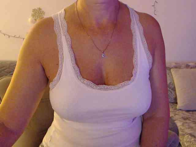goodSnowQueen webcam