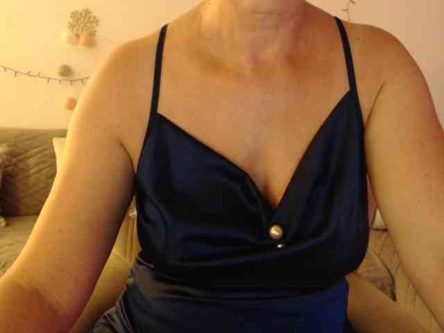 goodSnowQueen webcam