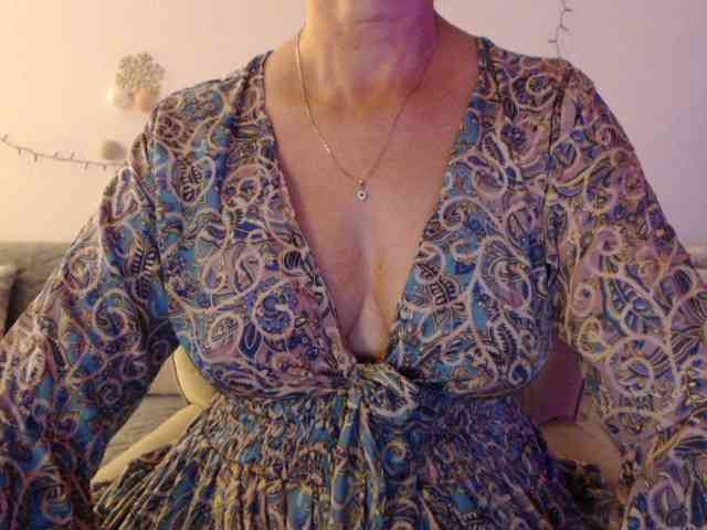 goodSnowQueen webcam
