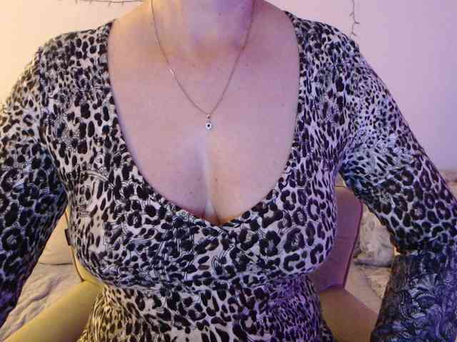 goodSnowQueen webcam