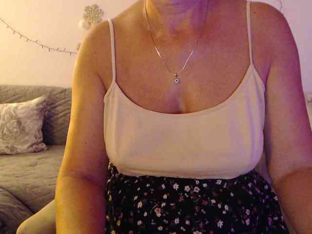 goodSnowQueen webcam