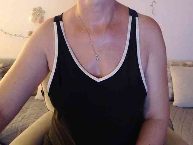 goodSnowQueen Live Webcam on BongaCams