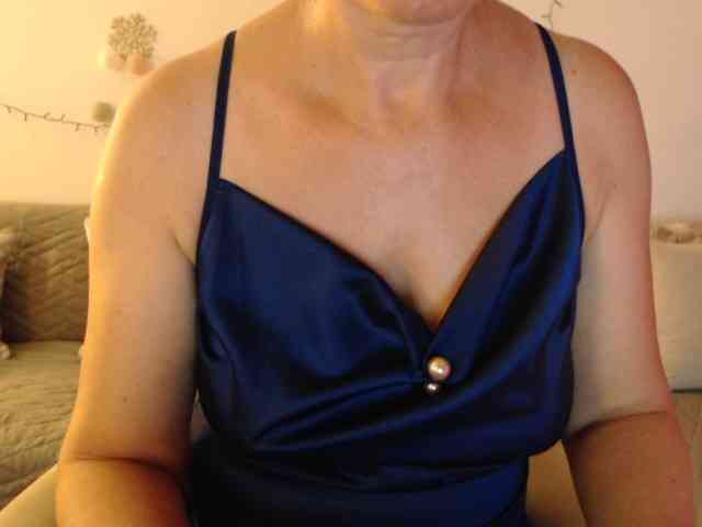 goodSnowQueen webcam
