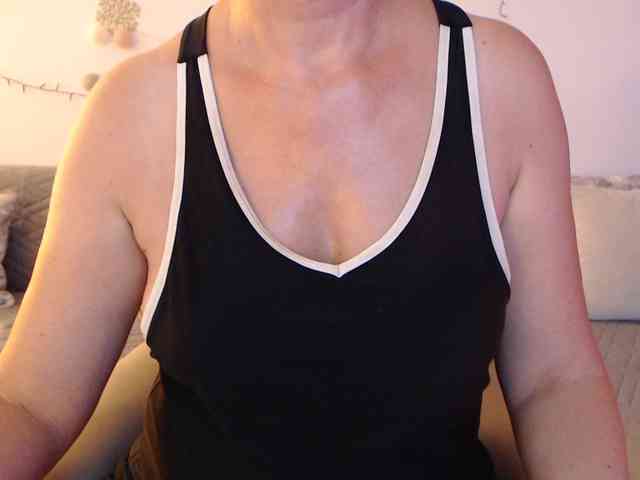 goodSnowQueen webcam