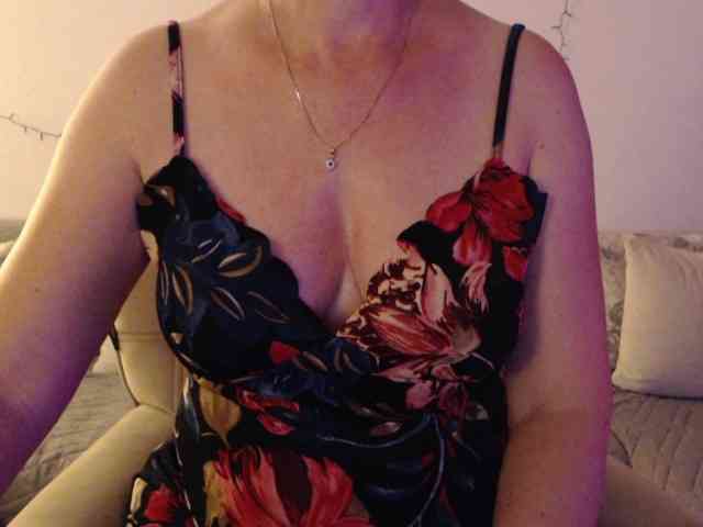 goodSnowQueen webcam