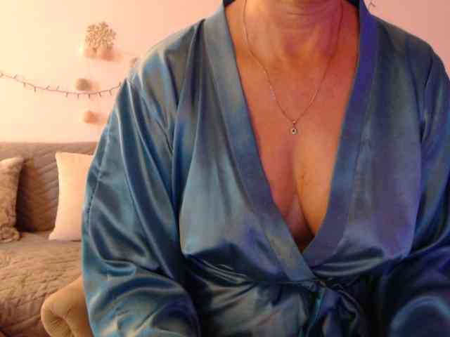 goodSnowQueen webcam