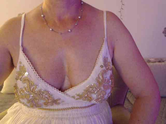 goodSnowQueen webcam