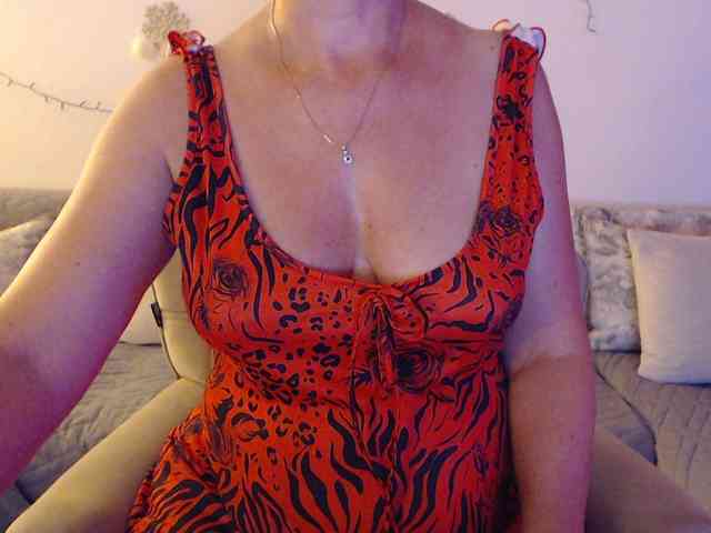 goodSnowQueen webcam