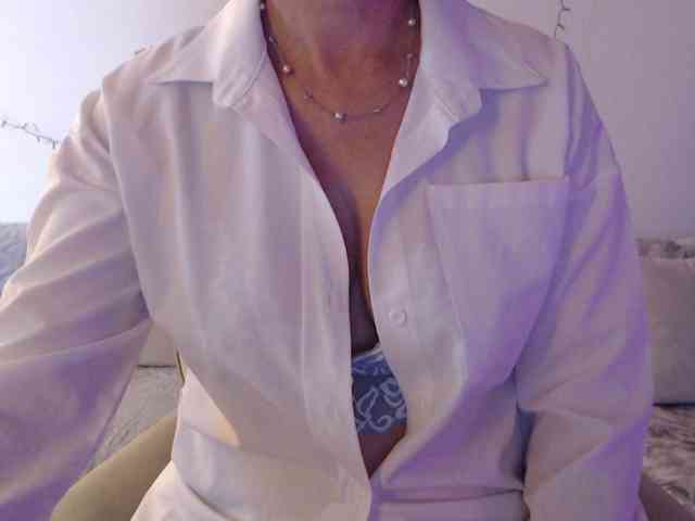 goodSnowQueen webcam
