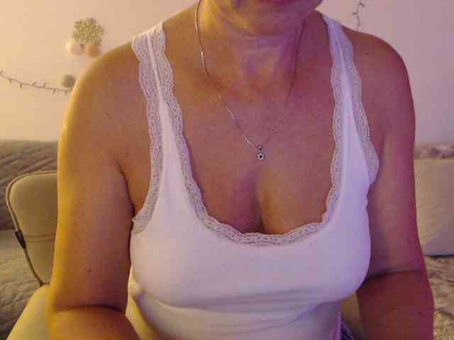 goodSnowQueen webcam