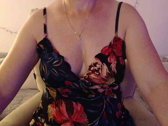 goodSnowQueen webcam