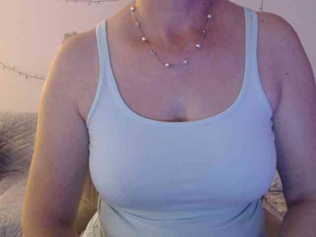 goodSnowQueen webcam