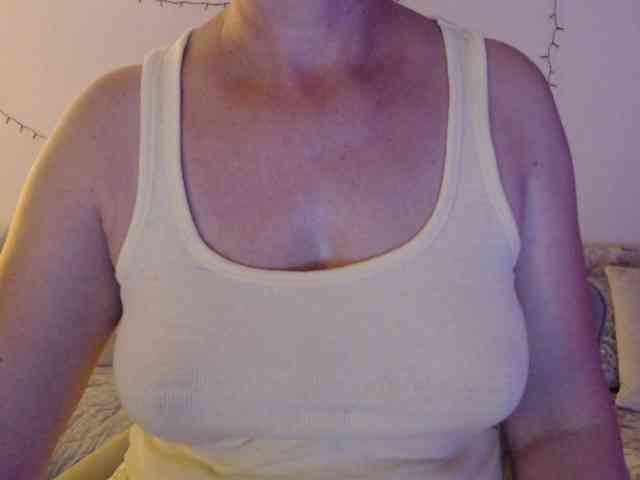 goodSnowQueen webcam
