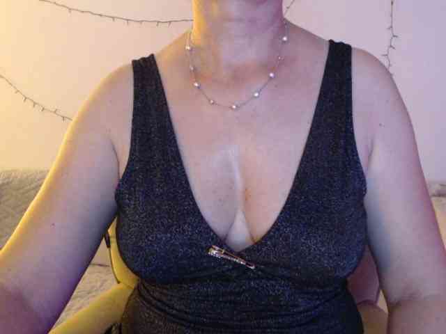 goodSnowQueen webcam