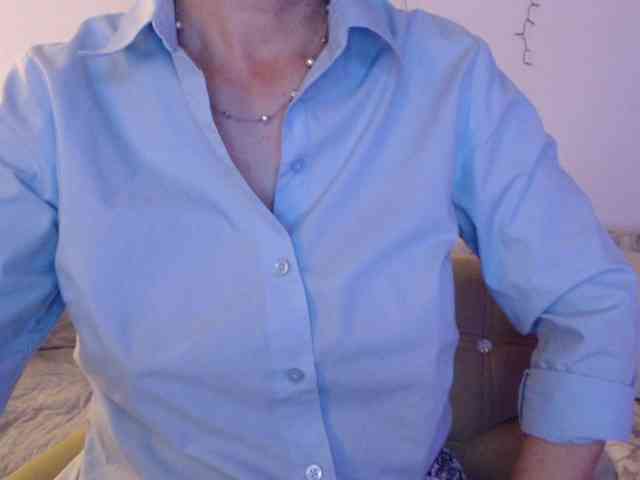 goodSnowQueen webcam