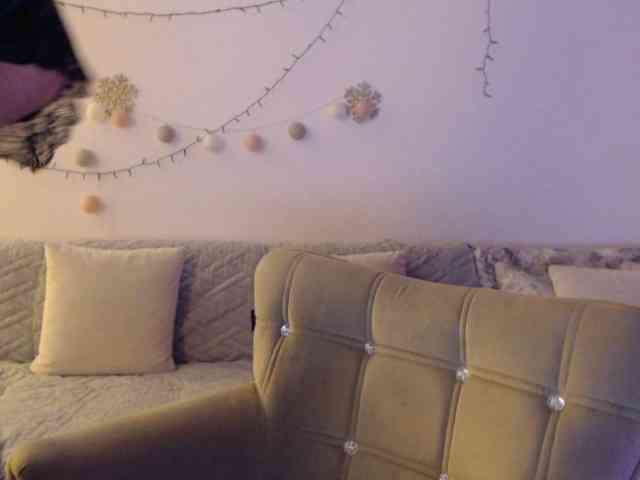 goodSnowQueen webcam