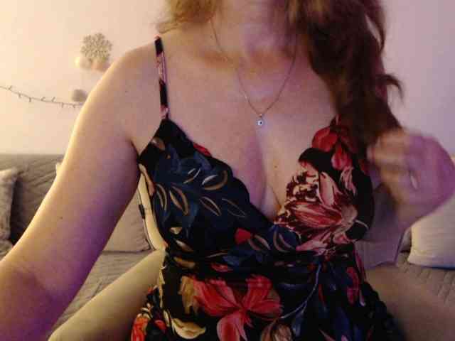 goodSnowQueen webcam