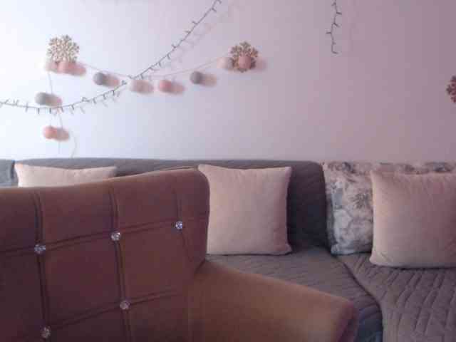 goodSnowQueen webcam