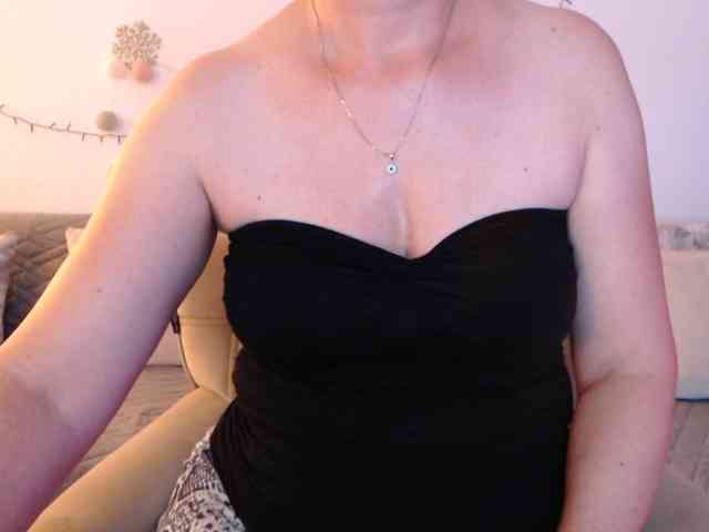 goodSnowQueen webcam