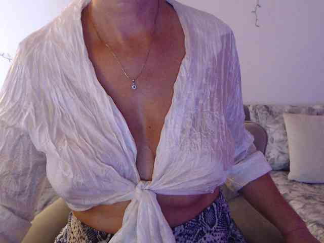 goodSnowQueen webcam